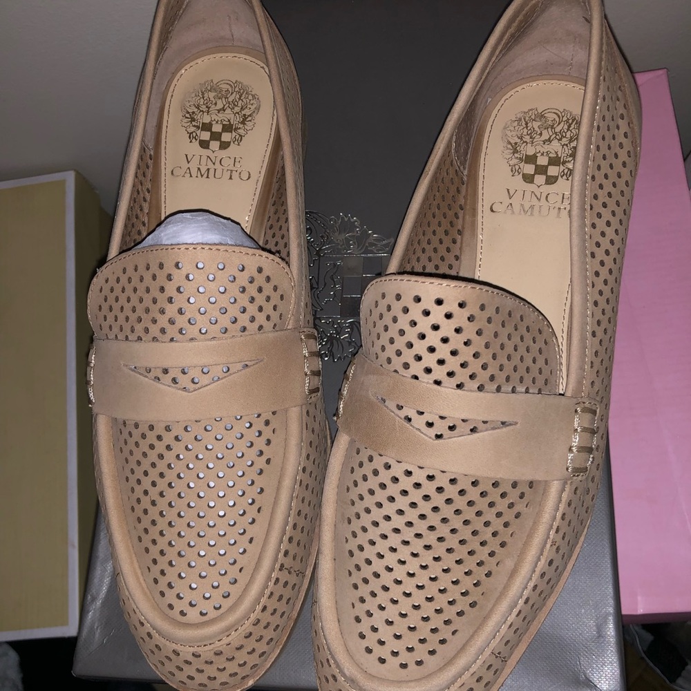 Preowned Vince Camuto -Kanta. Good condition